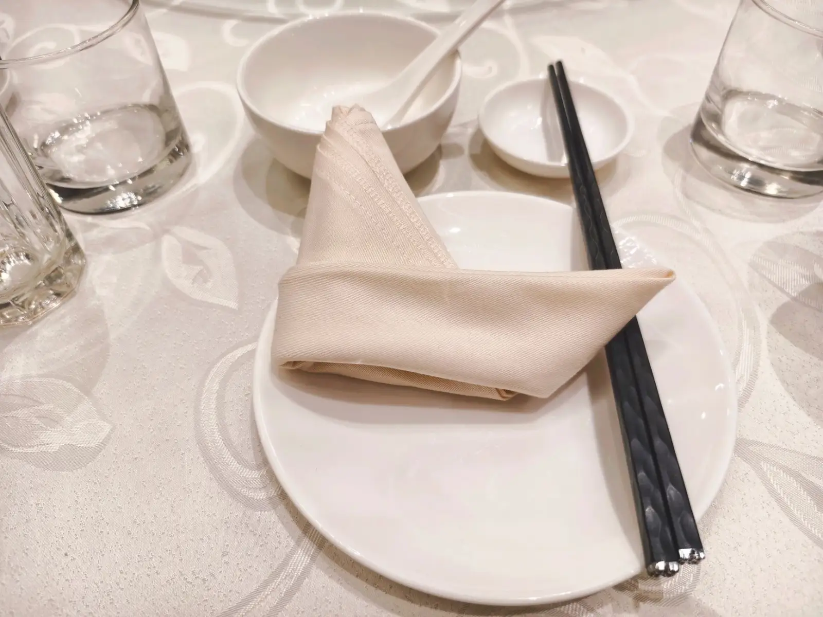 武汉餐饮门店不锈钢餐具选型对比:合金筷与竹木筷性能分析正文配图 1